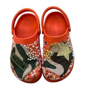 Crocs custom luxury clogs Sz 9 red Chanel Jeweled Rhinestone